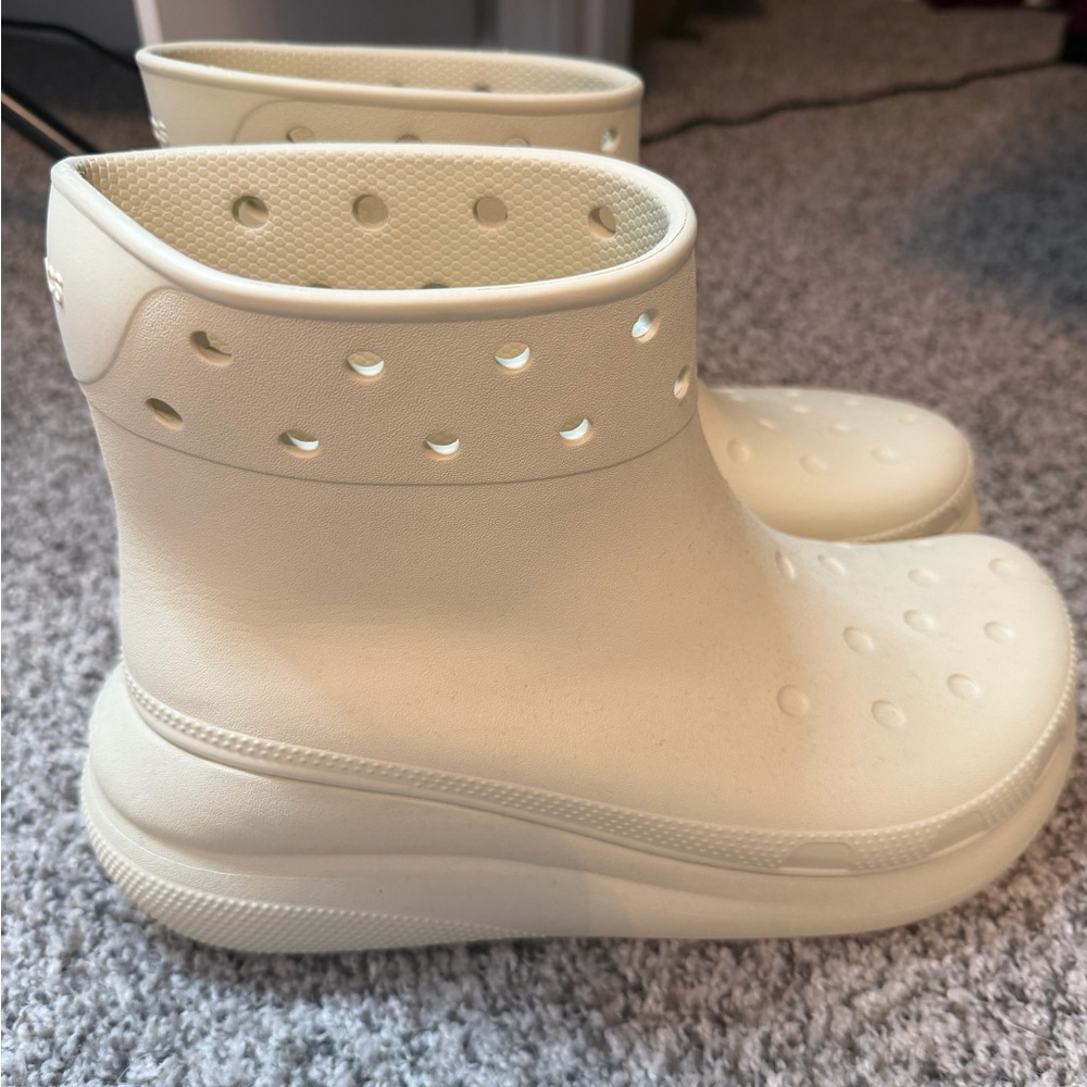 Women’s Crocs Cream Boots